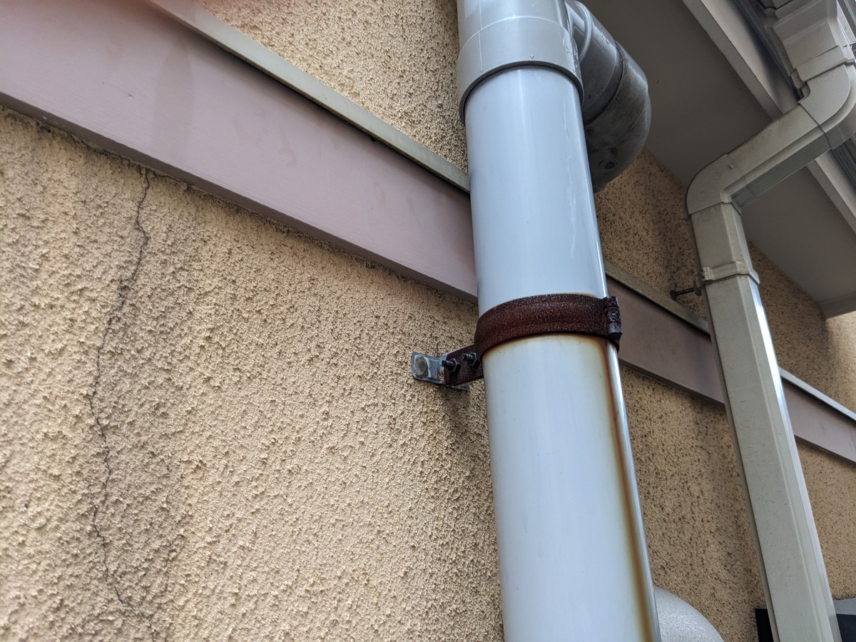 20230923_001 | 外壁塗装は神奈川県横浜市の塗装職人 さびが発生した雨樋の支持金具